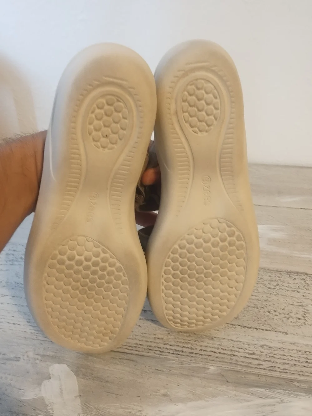 Bzees Women’s 7.5Gray Stretch Fabric  Comfort Sandals/UK size 4.5 good condition